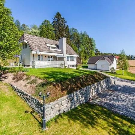 Det Landlige Huset - Naer Tusenfryd Skotbu